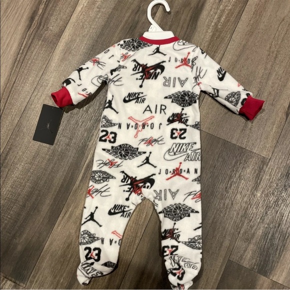 Brand New Air Jordan Fleece baby footed coverall 6 month Jordan Logo - Picture 4 of 5